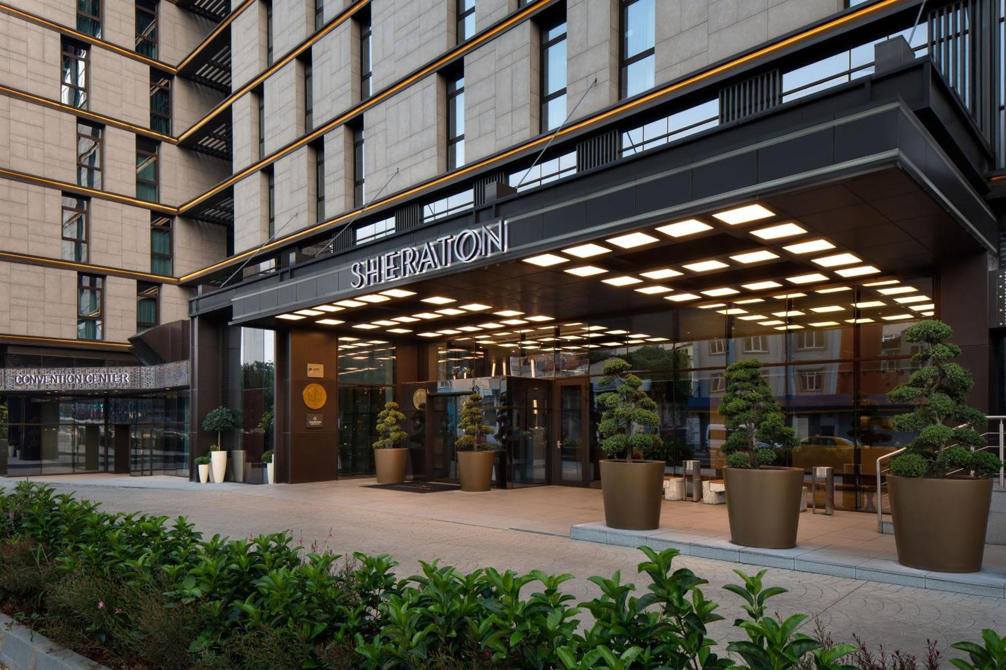 Sheraton Istanbul City Center Exterior foto
