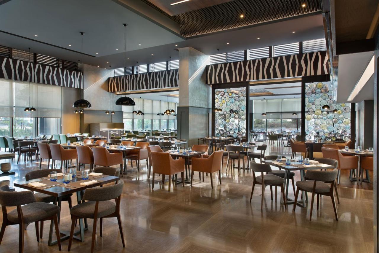 Sheraton Istanbul City Center Exterior foto