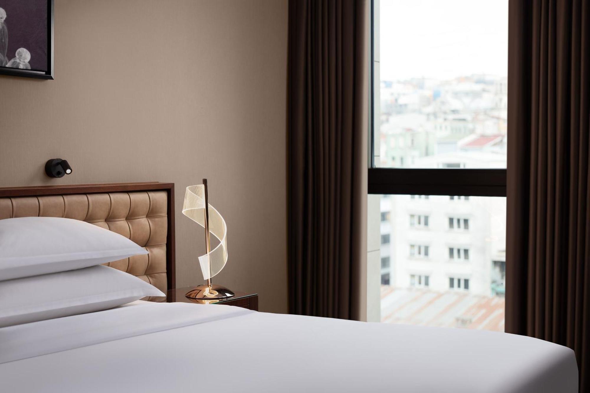 Sheraton Istanbul City Center Exterior foto