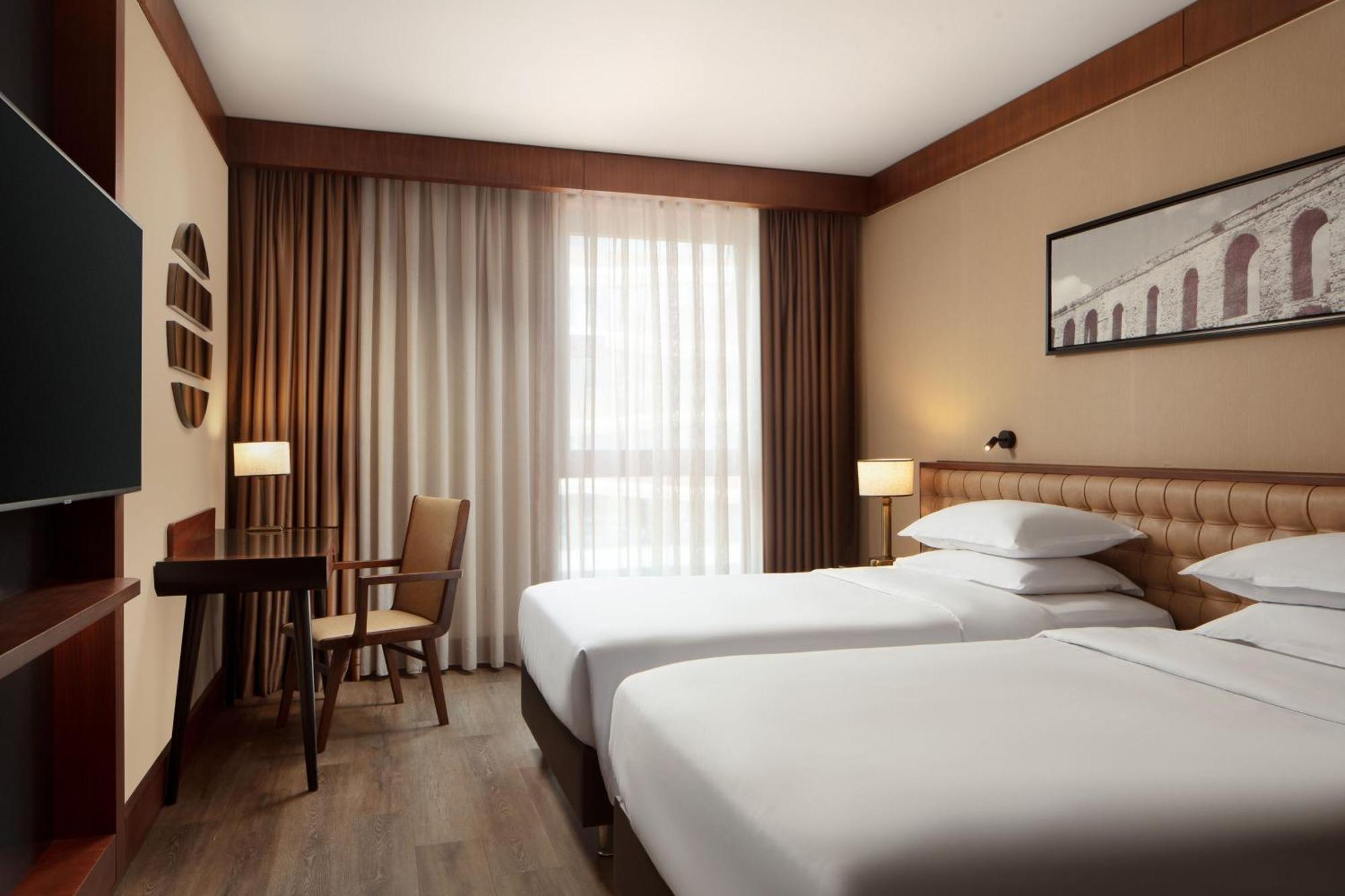 Sheraton Istanbul City Center Exterior foto