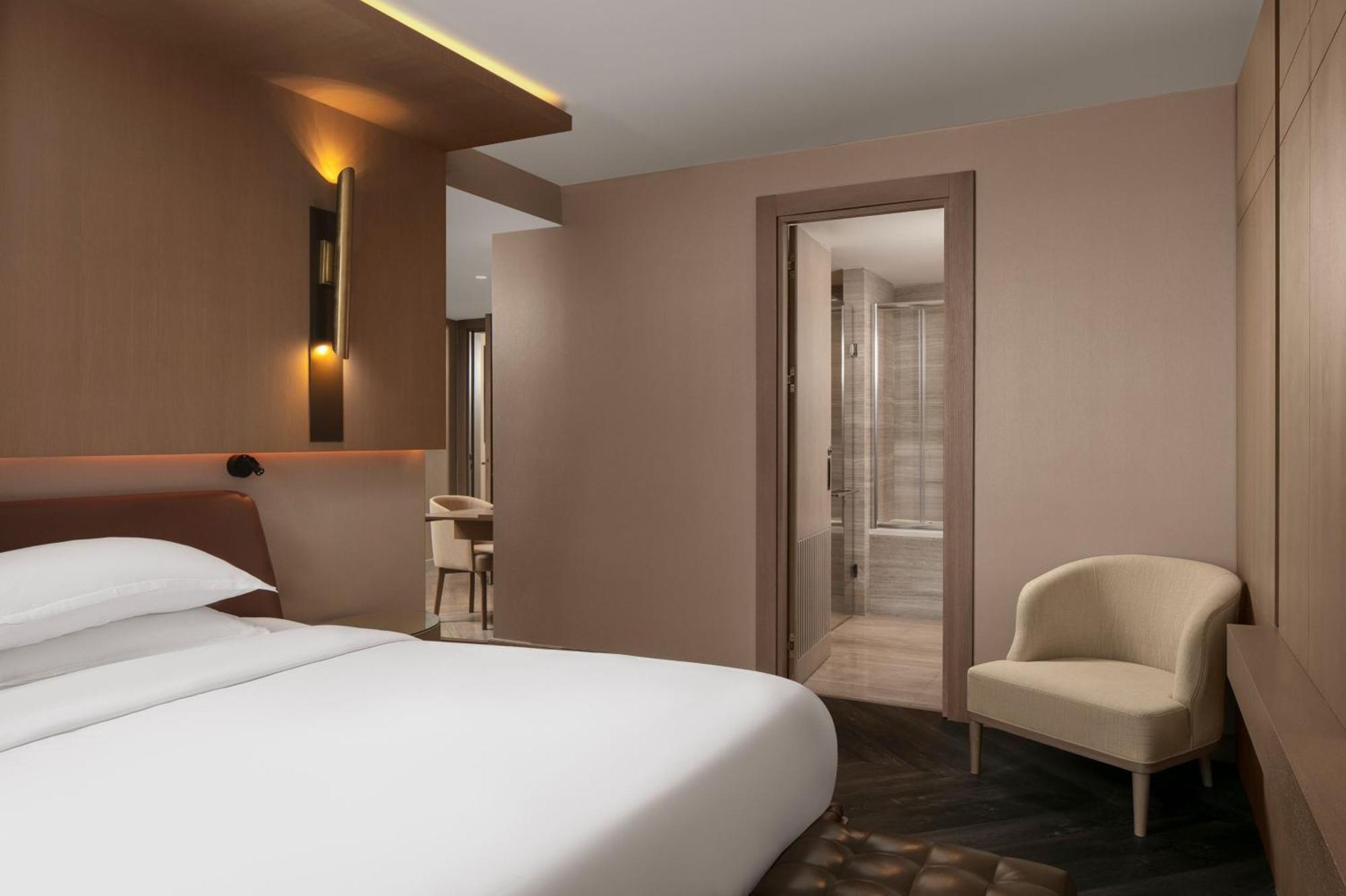 Sheraton Istanbul City Center Exterior foto