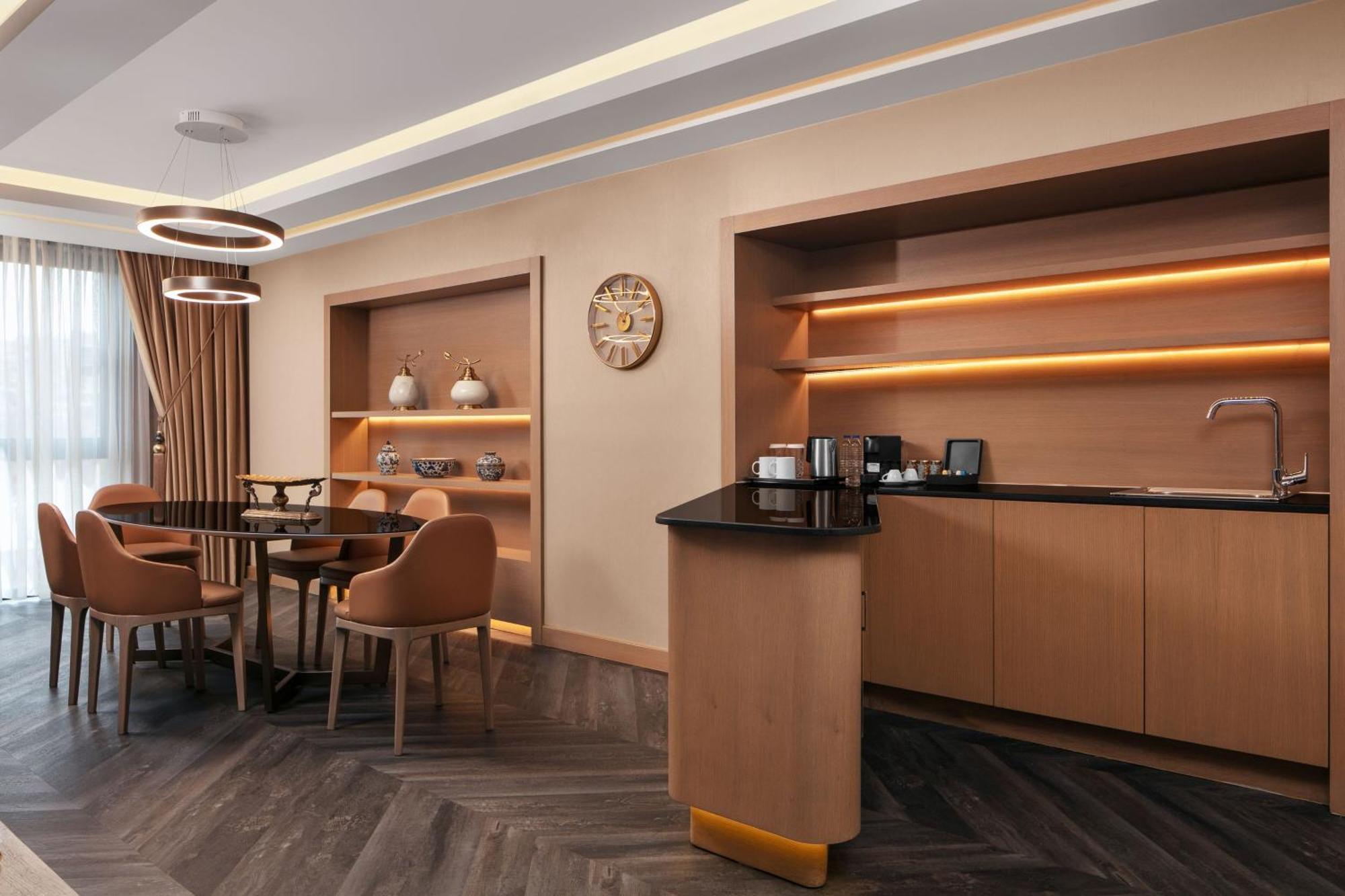 Sheraton Istanbul City Center Exterior foto
